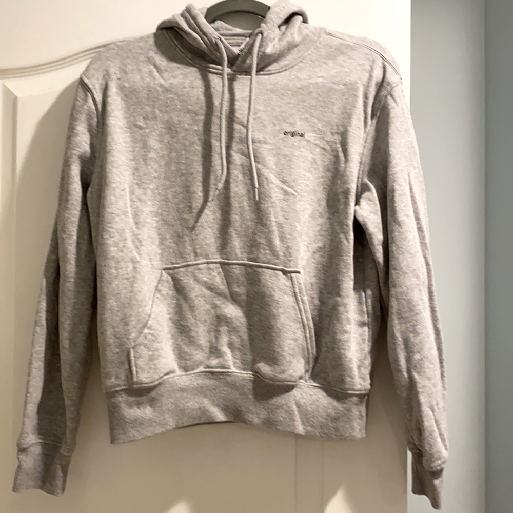 HM basic hoodie. Inner line is soft and comfy. 99new